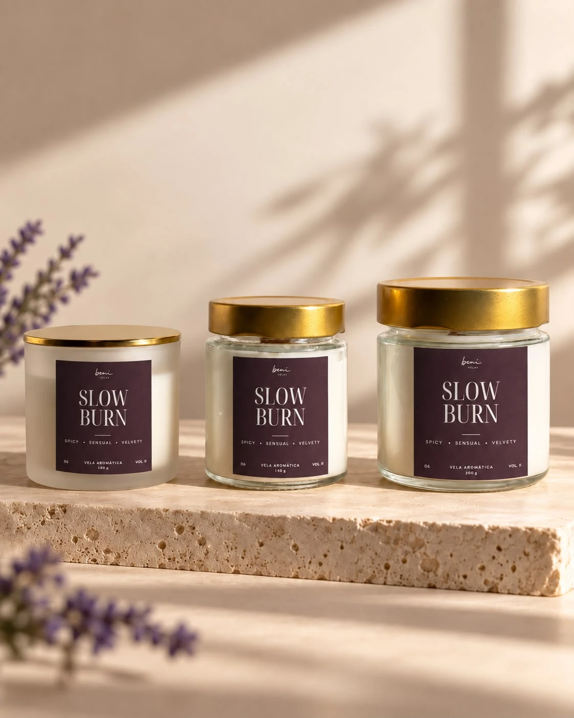 Velas Slow Burn da coleção VOL. II em três frascos com tampas douradas